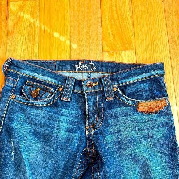 Flared Distressed Embroidered Pocket Jean w/ Boot Cut Flare Size 7 - Picture 8 of 11